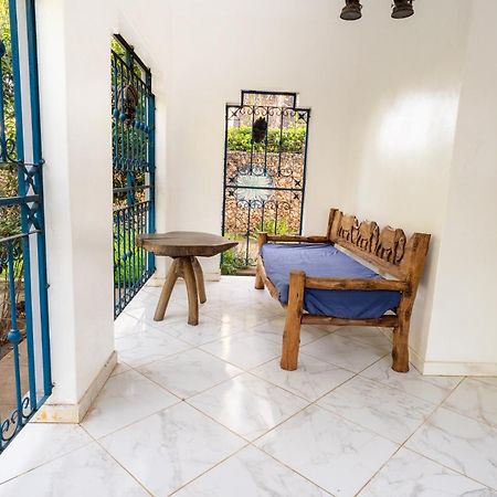 Queens Chateau Boutique Villa Diani Beach Exterior photo