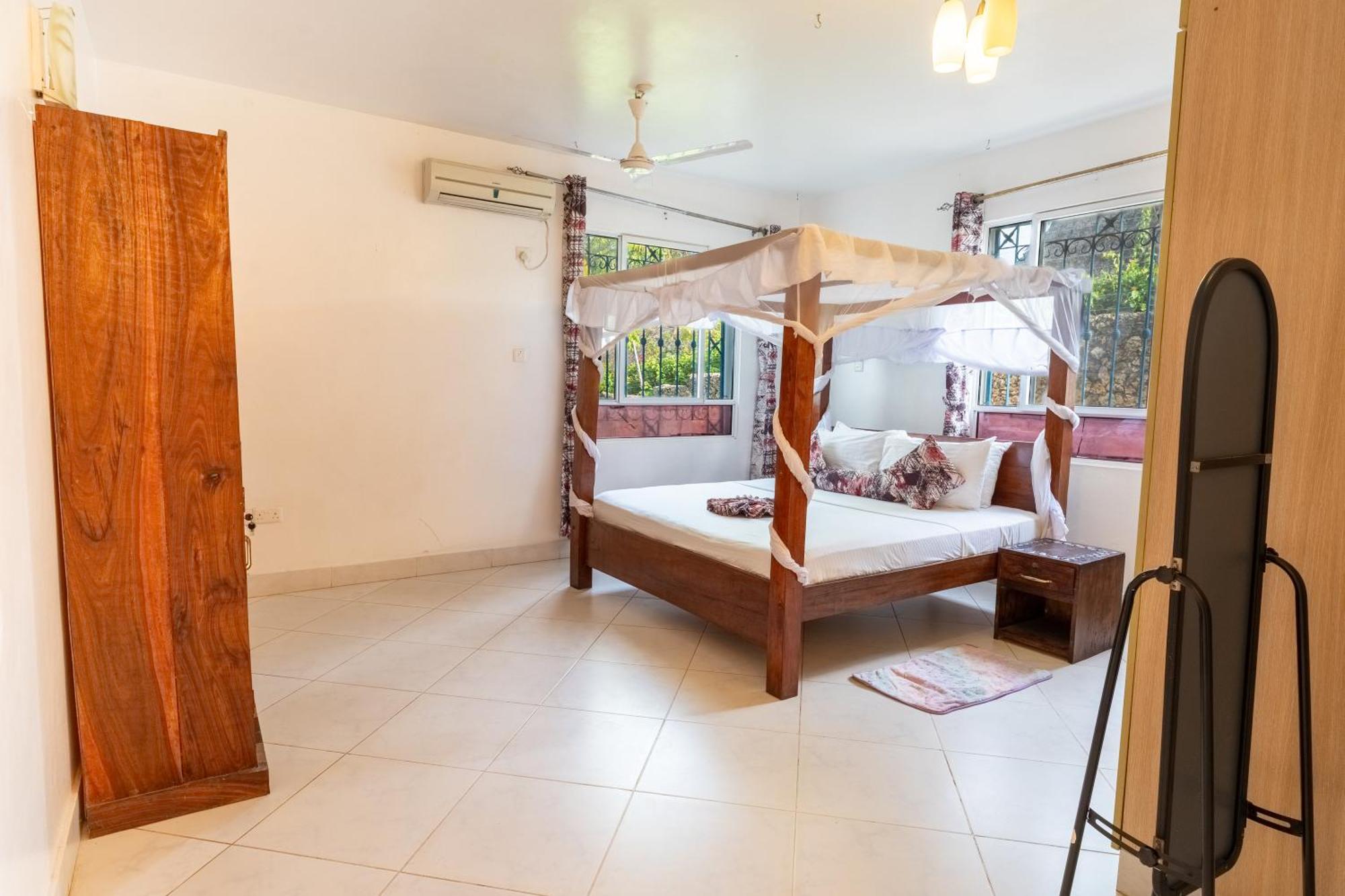 Queens Chateau Boutique Villa Diani Beach Exterior photo