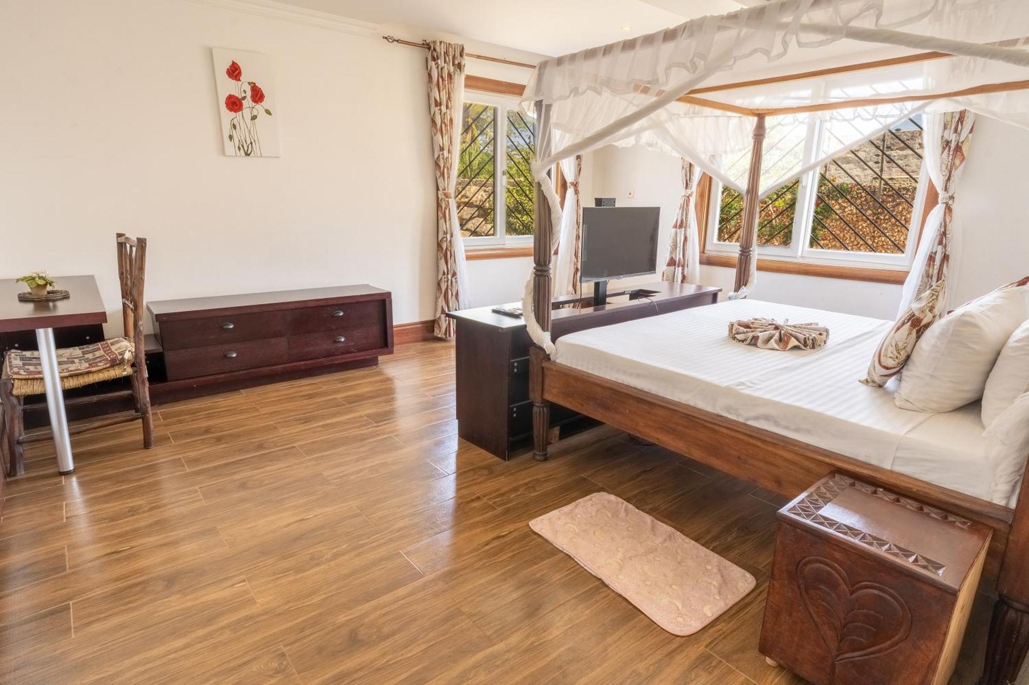 Queens Chateau Boutique Villa Diani Beach Exterior photo