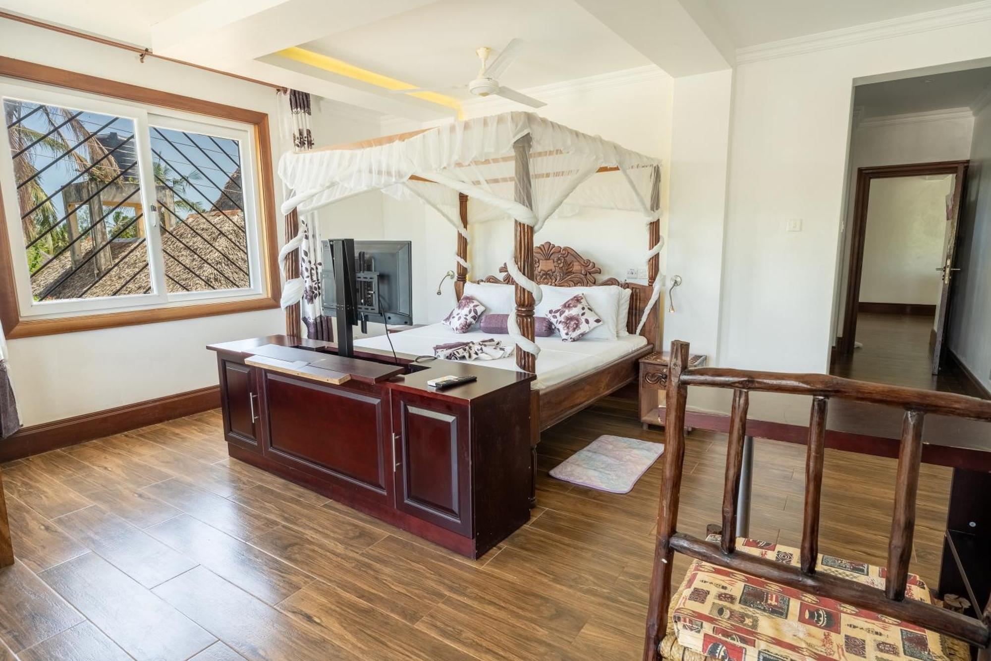 Queens Chateau Boutique Villa Diani Beach Exterior photo
