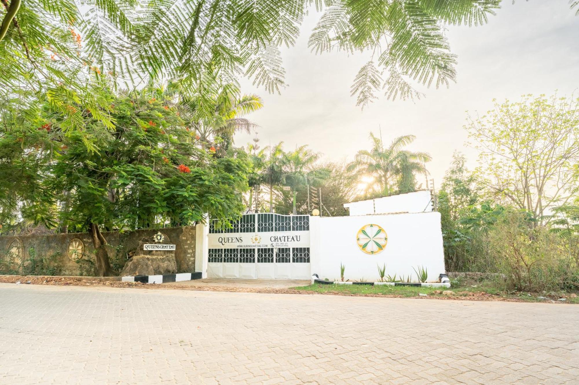 Queens Chateau Boutique Villa Diani Beach Exterior photo