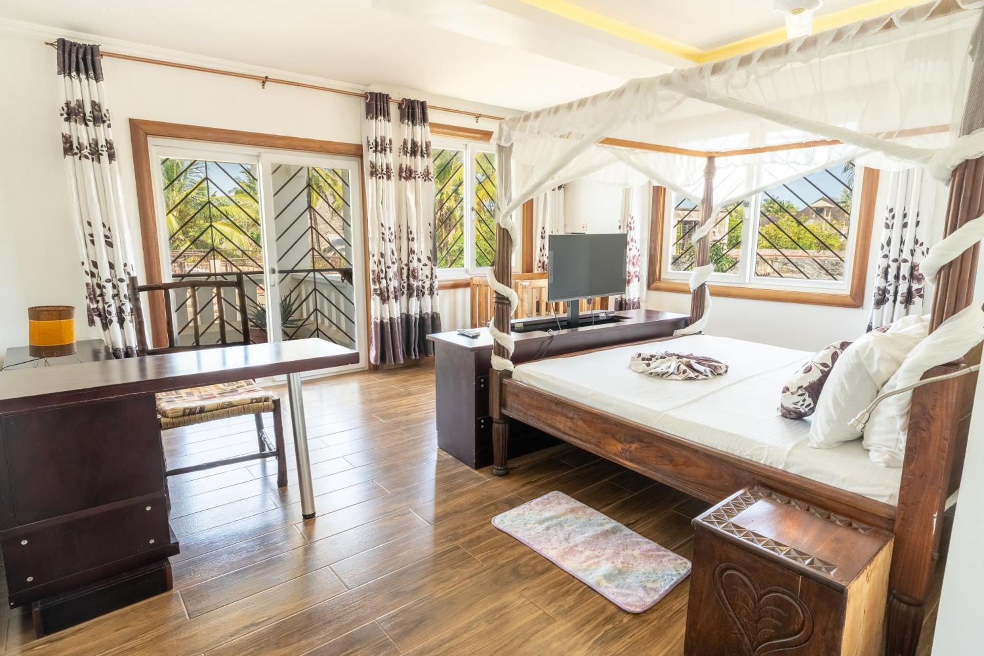 Queens Chateau Boutique Villa Diani Beach Exterior photo