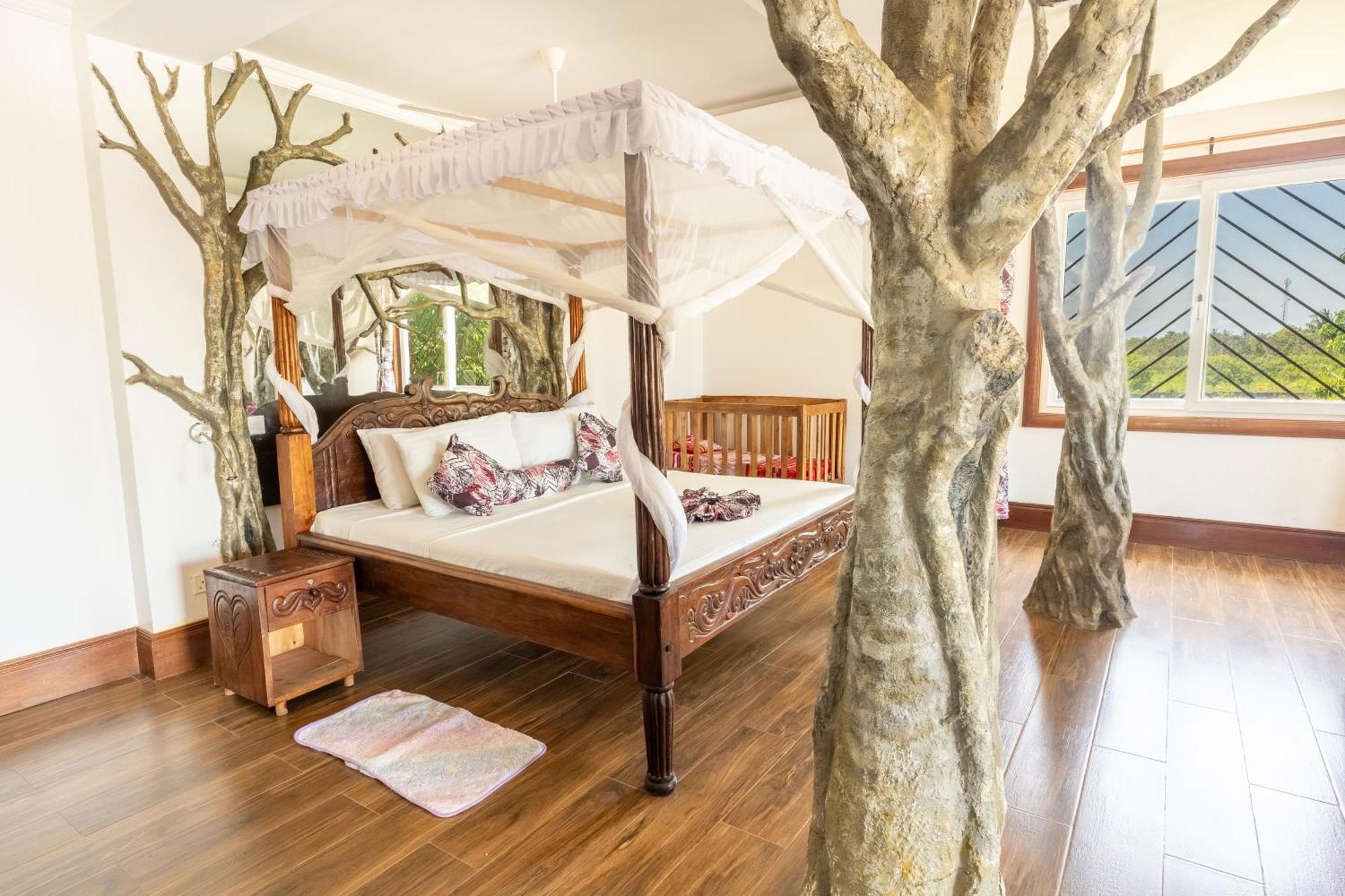 Queens Chateau Boutique Villa Diani Beach Exterior photo