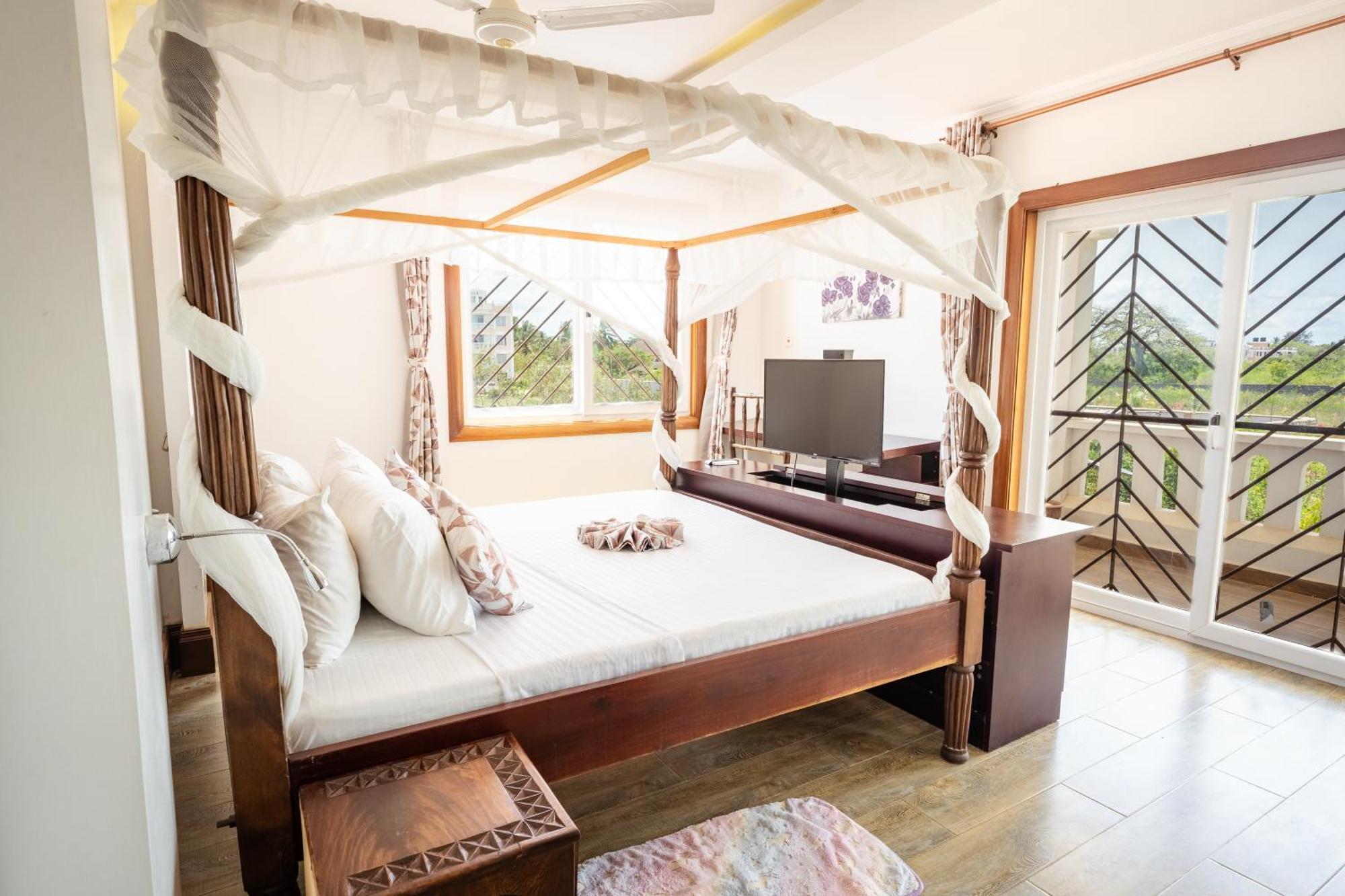 Queens Chateau Boutique Villa Diani Beach Exterior photo